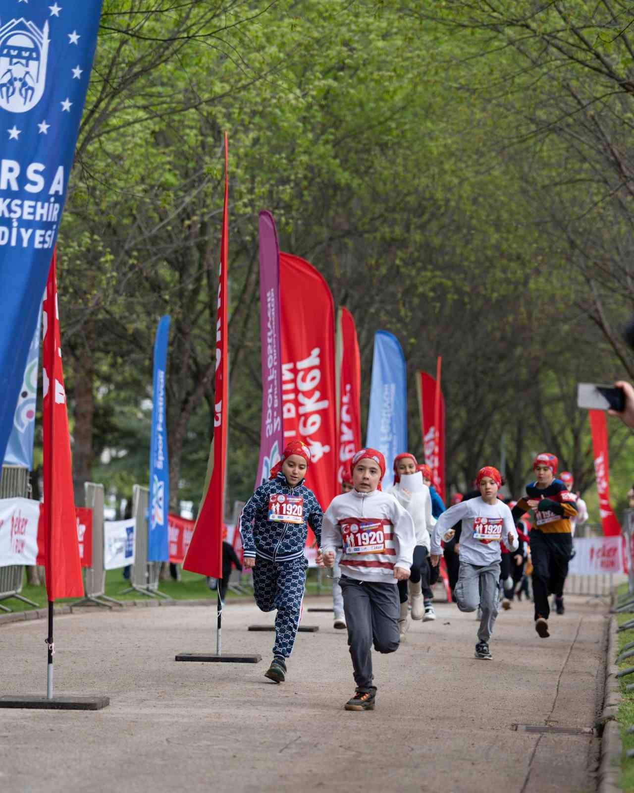 ‘Eker I Run 23 Nisan Çocuk Koşusu’ bayram sevincini sporla buluşturdu 7 eker i run 23 nisan cocuk kosusu bayram sevincini sporla bulusturdu 3 p5F1FikM