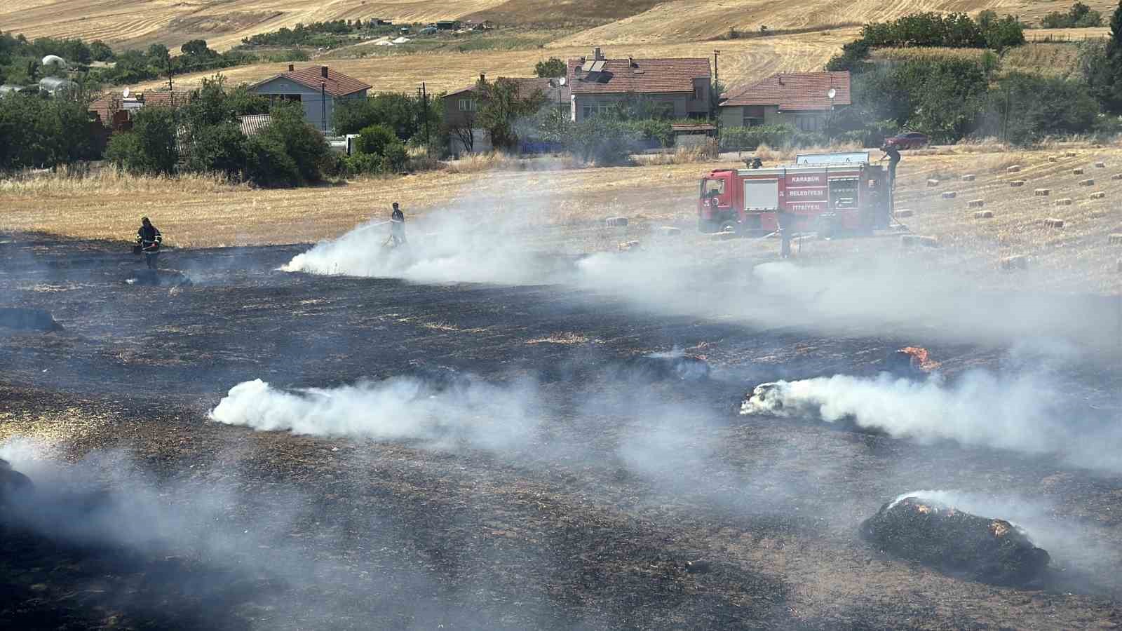 Ekin tarlasında çıkan yangında 3 dönüm alan zarar gördü 8 ekin tarlasinda cikan yanginda 3 donum alan zarar gordu 4 jRX29wSY