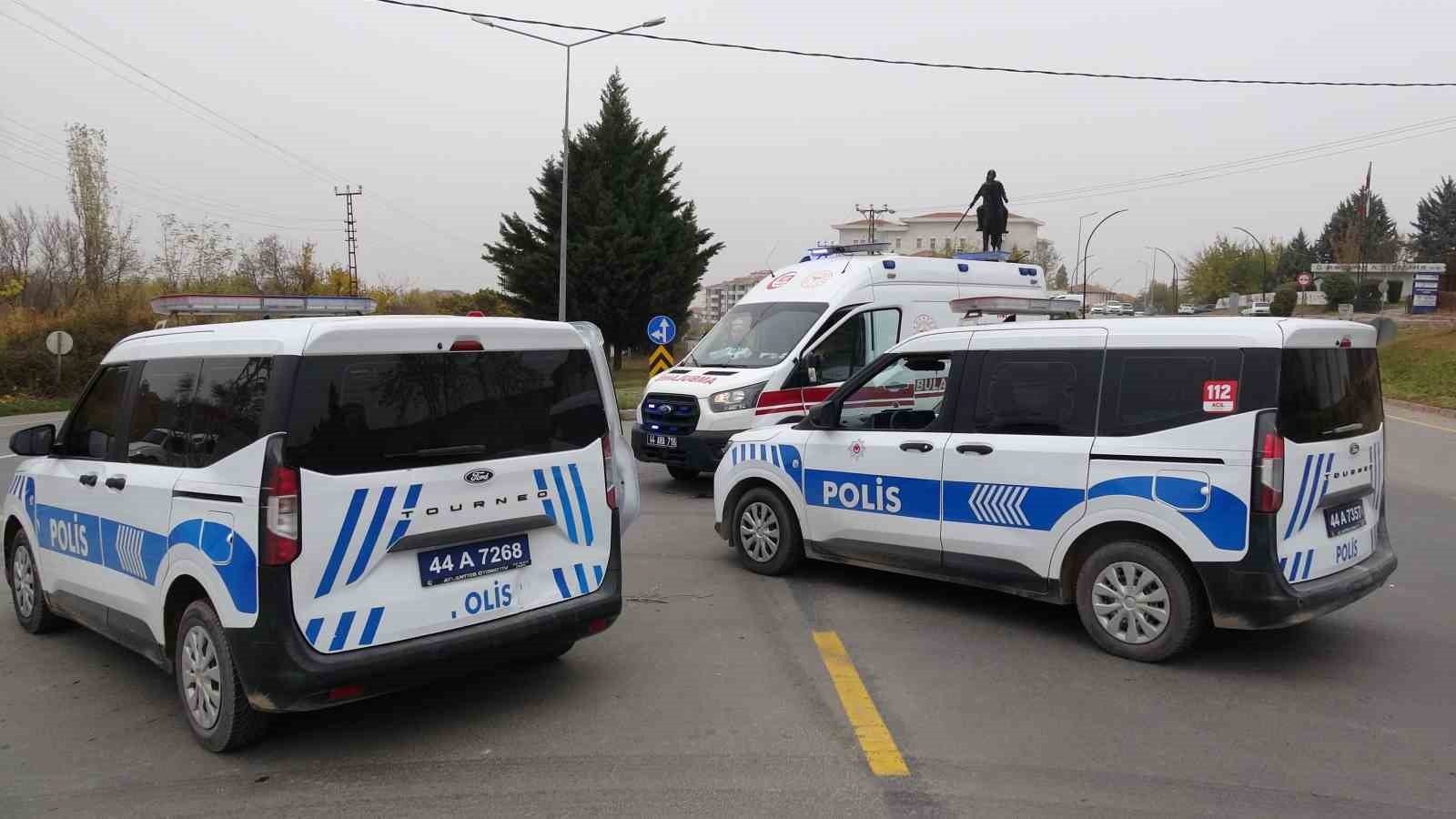 ekip aracinda fenalasan polis memuru hastaneye kaldirildi 1 ubYANUzA