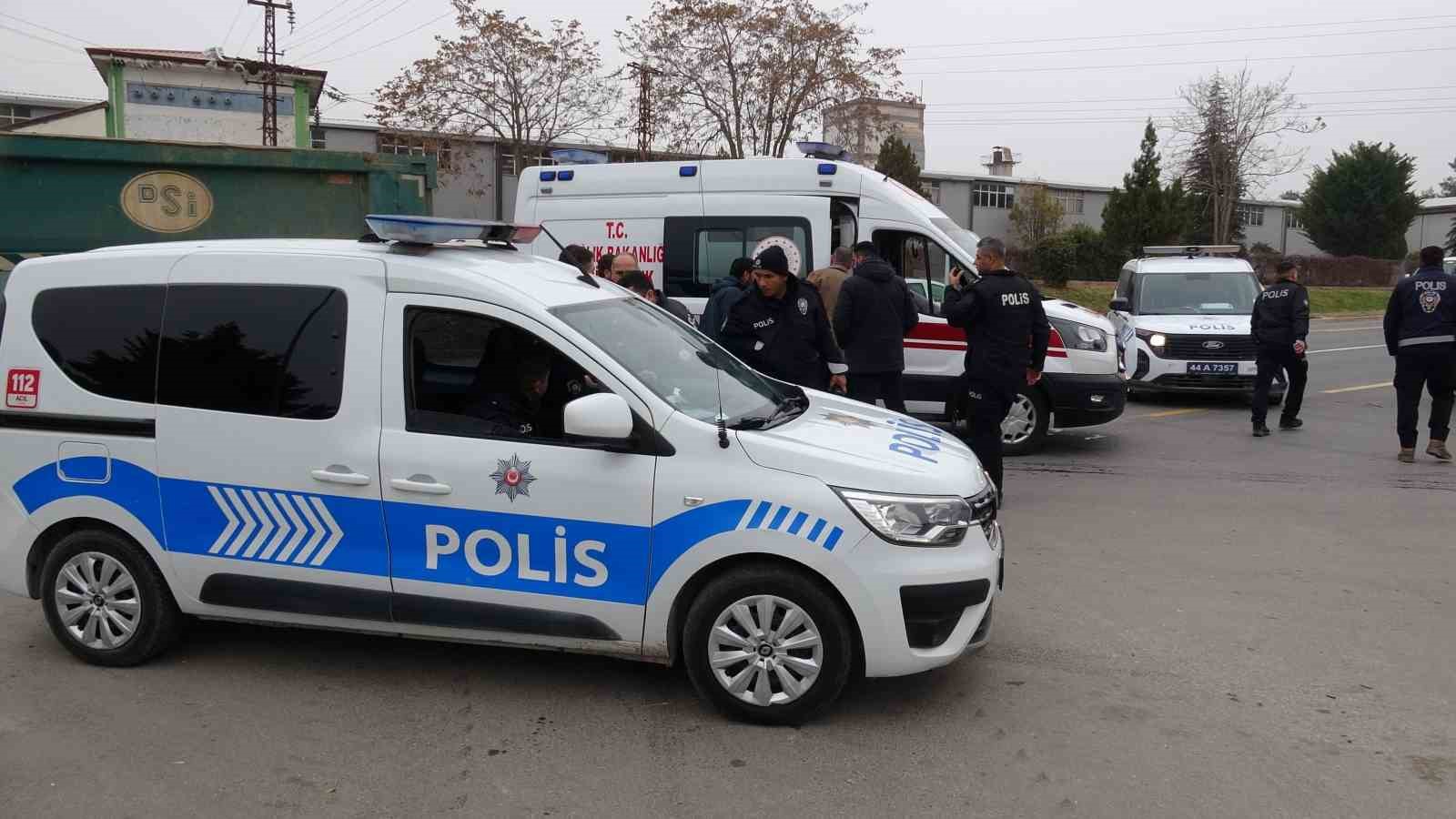 ekip aracinda fenalasan polis memuru hastaneye kaldirildi 2 6IRJNgek