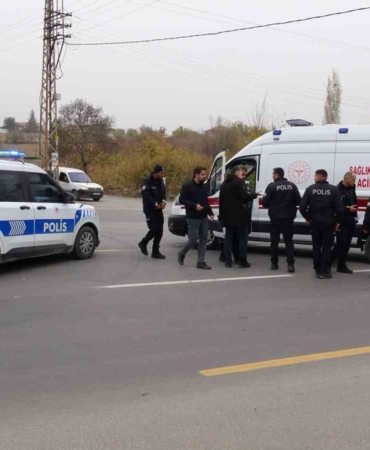 ekip-aracinda-fenalasan-polis-memuru-hastaneye-kaldirildi-L7XXsHLI.jpg