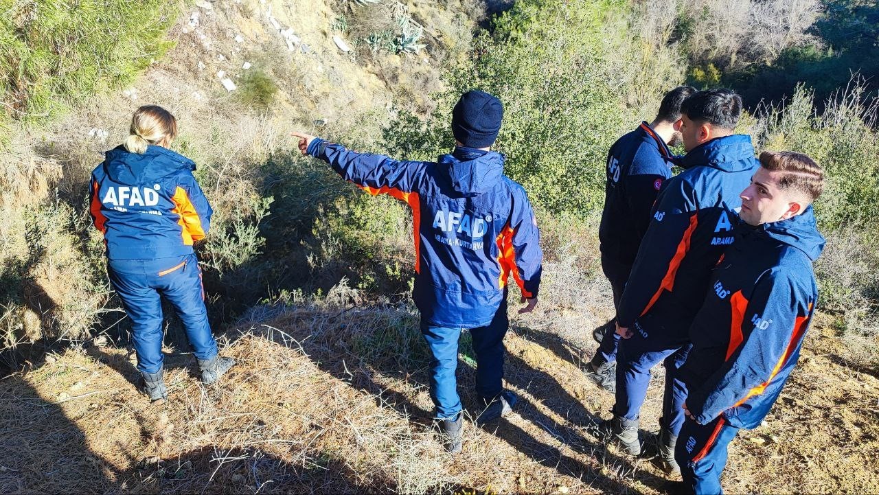 ekipler 3 gundur ariyor cantasi bulundu henuz kendisine ulasilamadi 1 U2bDIiA9