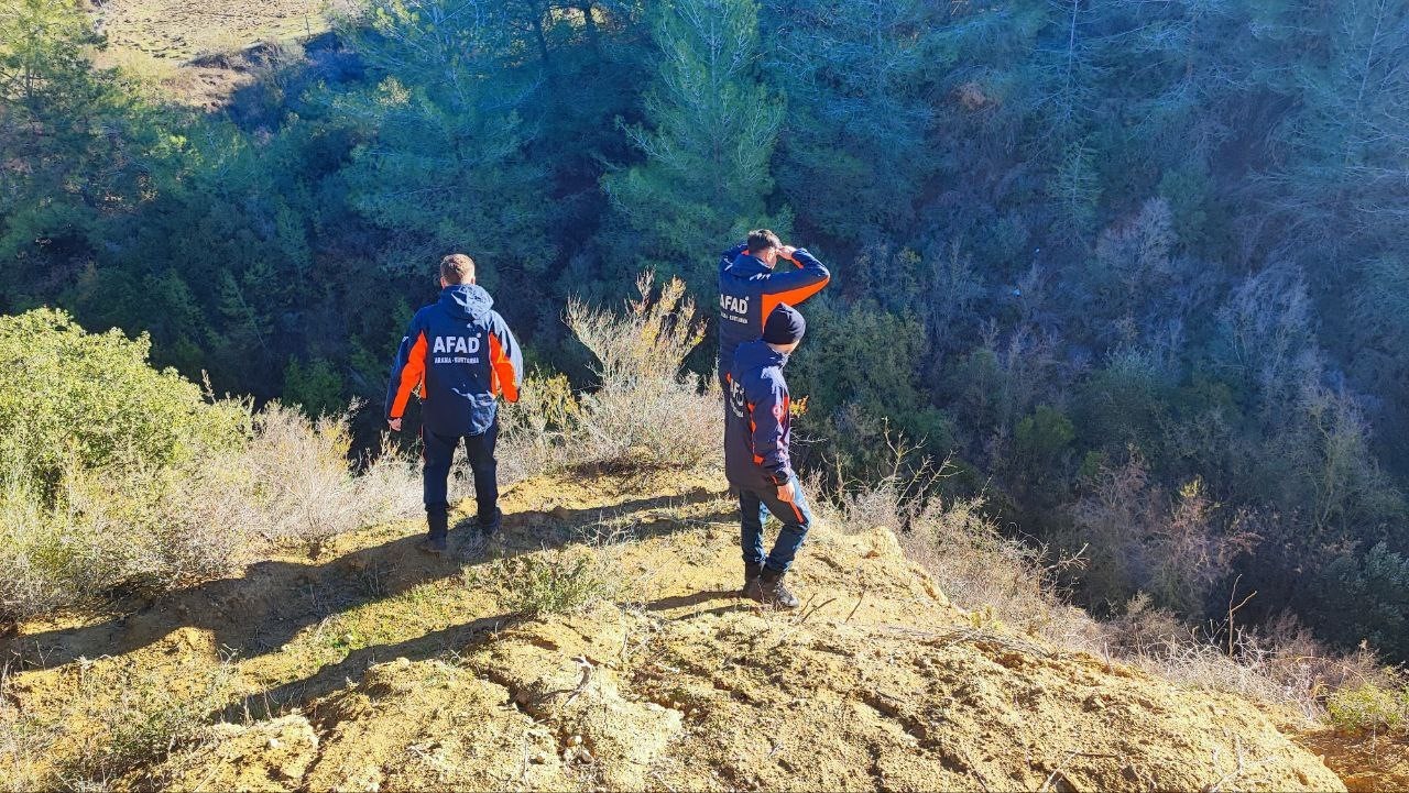 ekipler 3 gundur ariyor cantasi bulundu henuz kendisine ulasilamadi 2