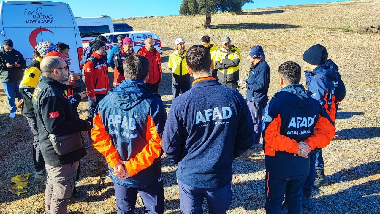 ekipler 3 gundur ariyor cantasi bulundu henuz kendisine ulasilamadi 5 IbnnUYJL