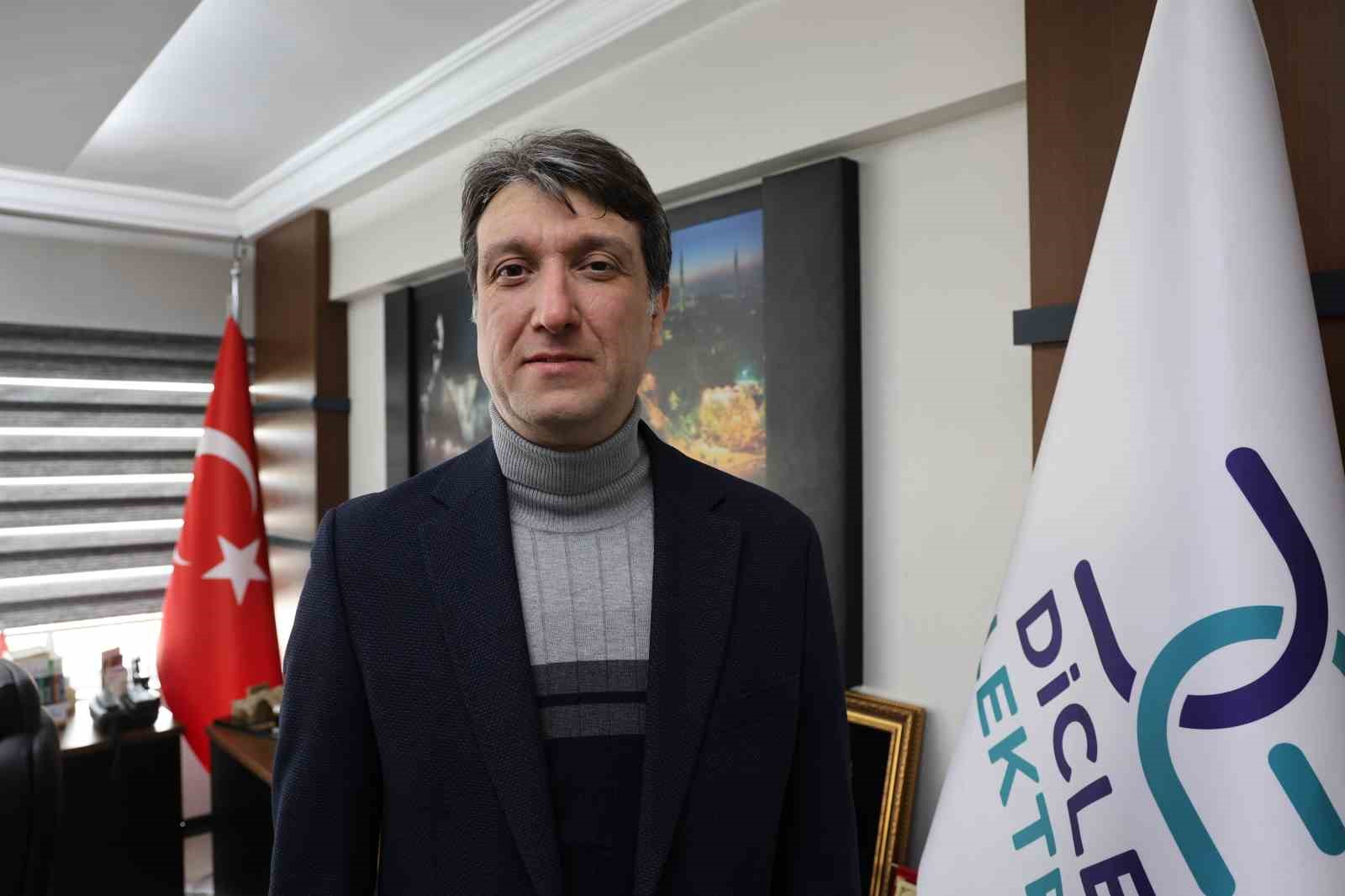 ekipler zorlu hava sartlarinda enerji hatlarini onariyor 3 rMX3yrHX