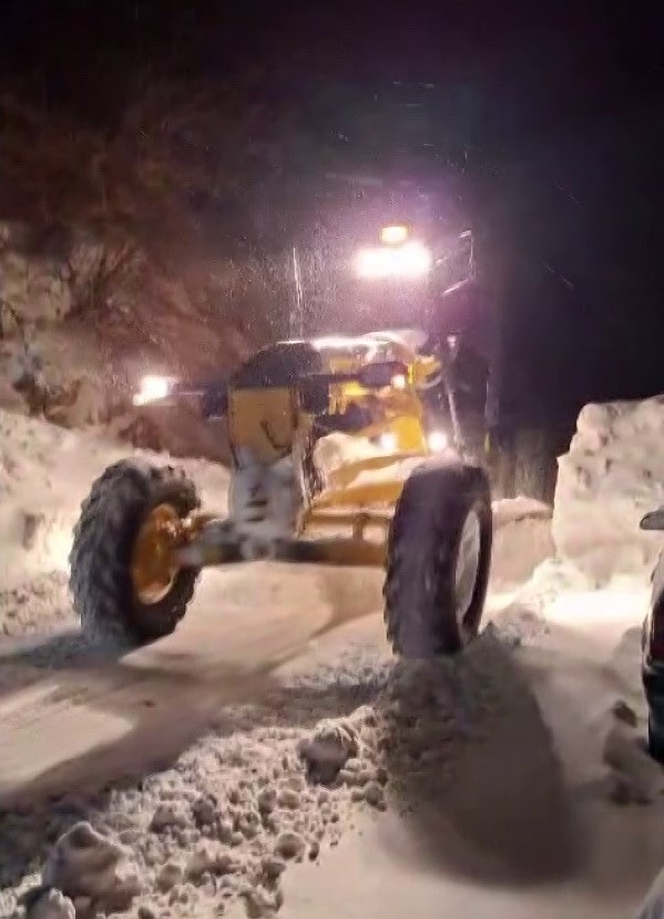 ekiplerin uzun ugraslariyla yol acilarak hastaya ulasildi 2 2RM2LEdn