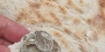 ekmegin-icerisinden-bozuk-para-halkasi-cikti-T7MHCt74.jpg