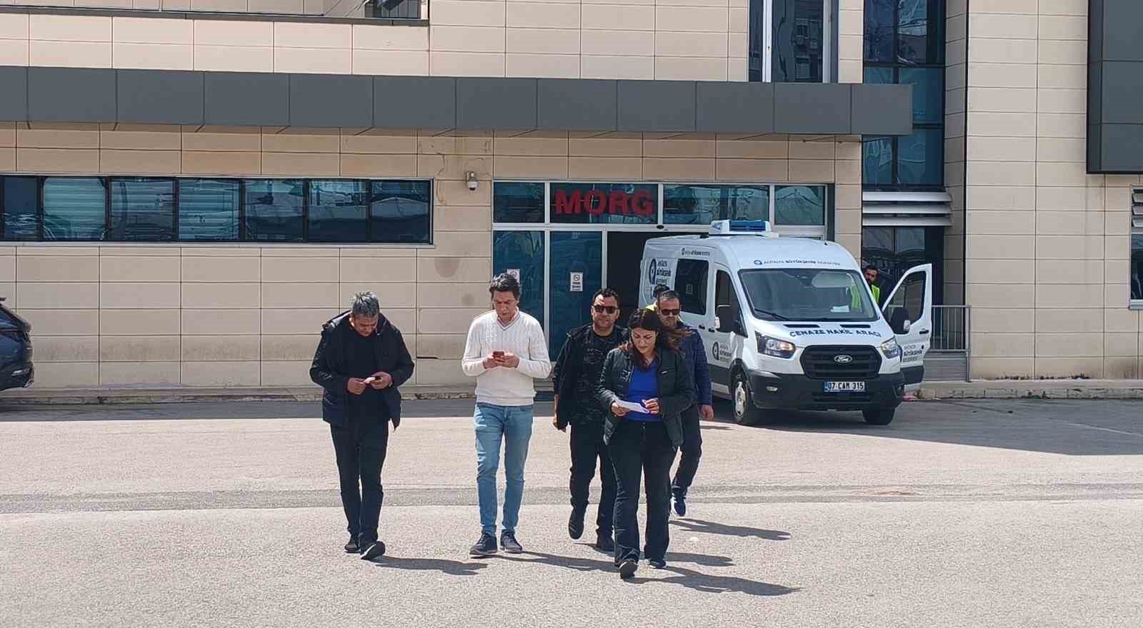 ekmek almak icin markete giden yasli adam cop kamyonunun altinda hayatini kaybetti 3 nf8YOu3C