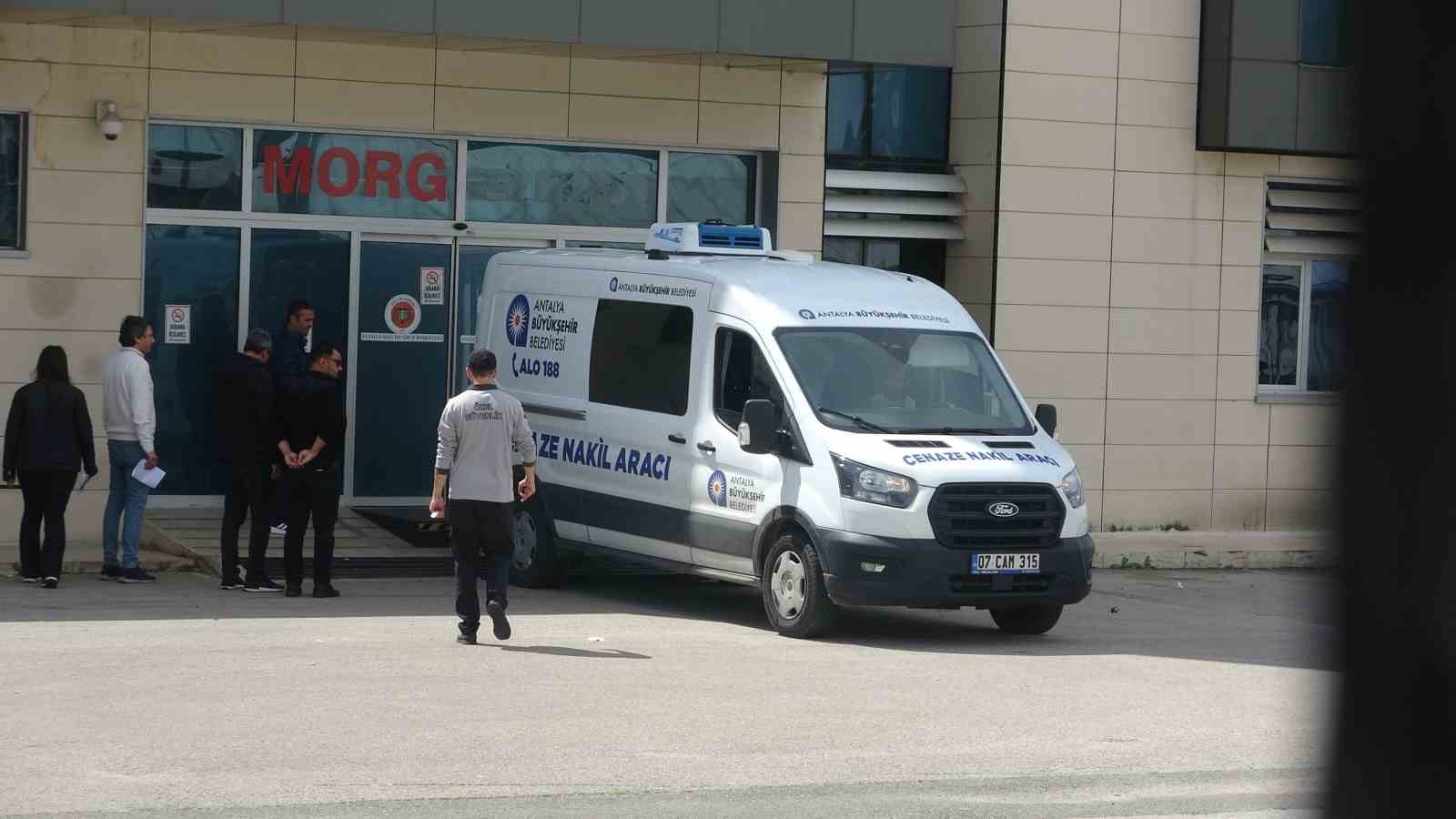 ekmek almak icin markete giden yasli adam cop kamyonunun altinda hayatini kaybetti 4 i3QRm3Ap