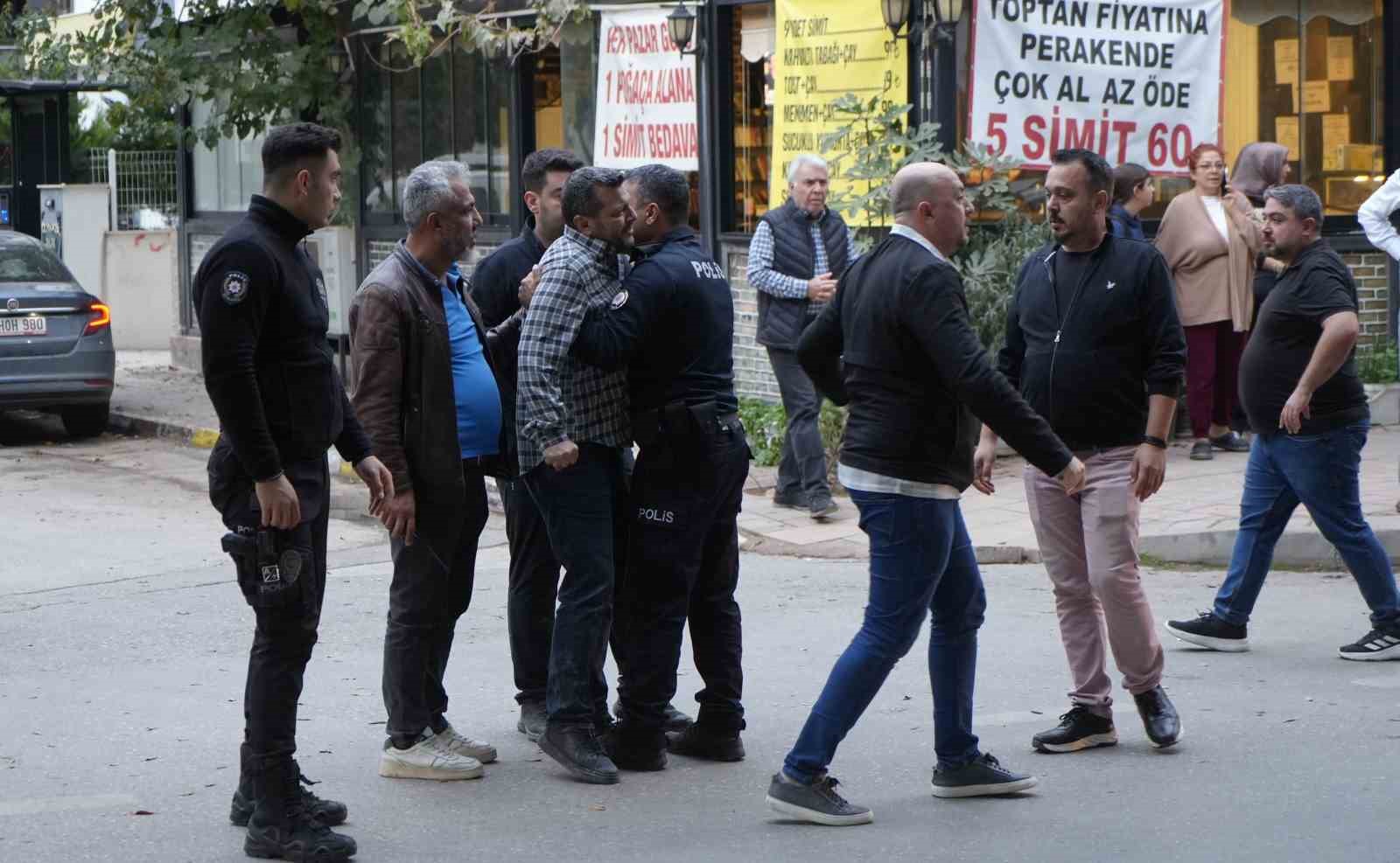 ekmek almaya giderken kepcenin altinda kalan yasli adam hayatini kaybetti 3 sMf2FIPh