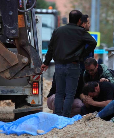 ekmek-almaya-giderken-kepcenin-altinda-kalan-yasli-adam-hayatini-kaybetti-8GwNRRRE.jpg