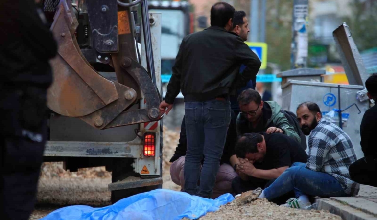 ekmek-almaya-giderken-kepcenin-altinda-kalan-yasli-adam-hayatini-kaybetti-8GwNRRRE.jpg