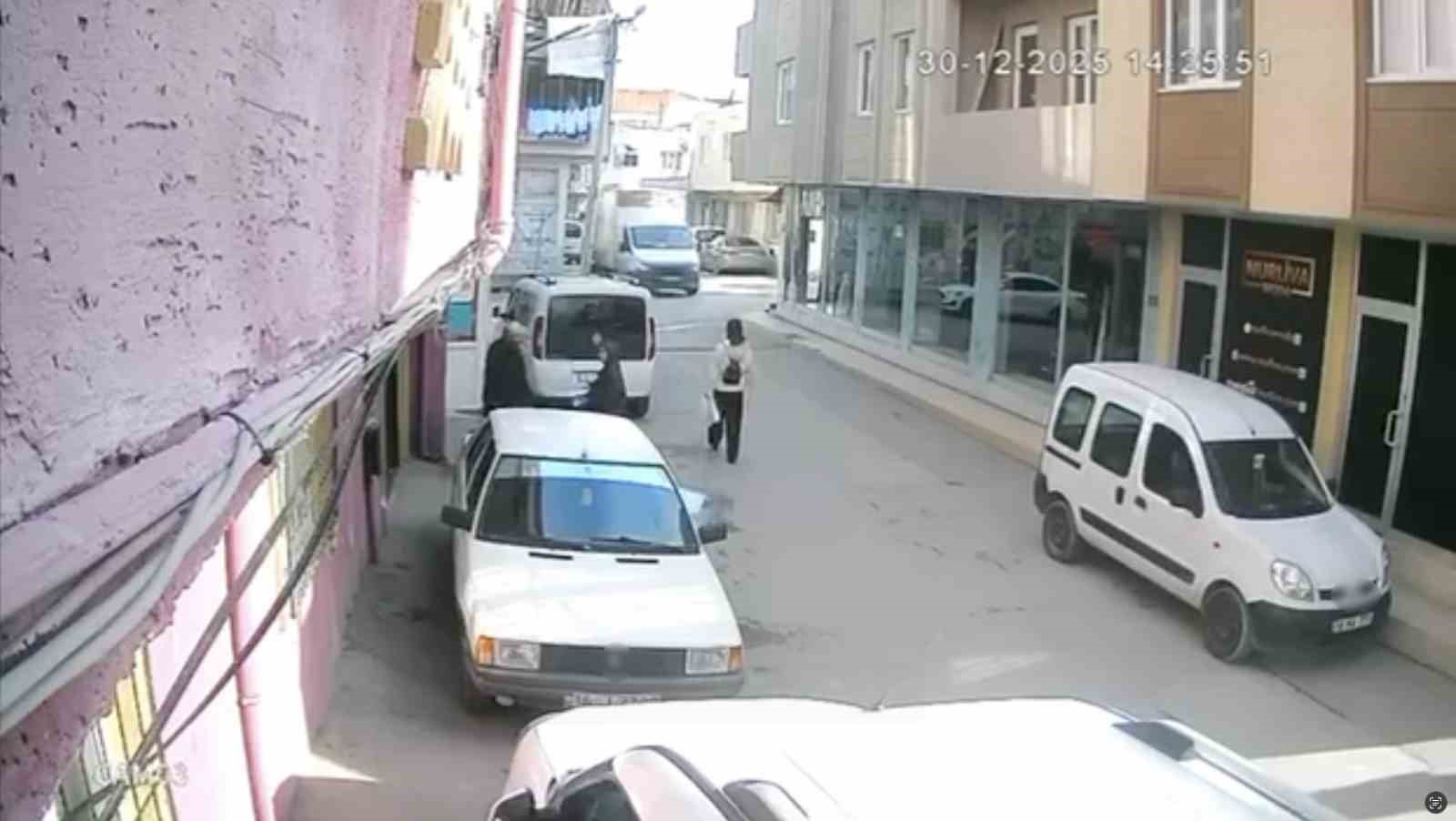 ekmek arabasinin kapisi boyle yere serdi 0 2QUrpUi7