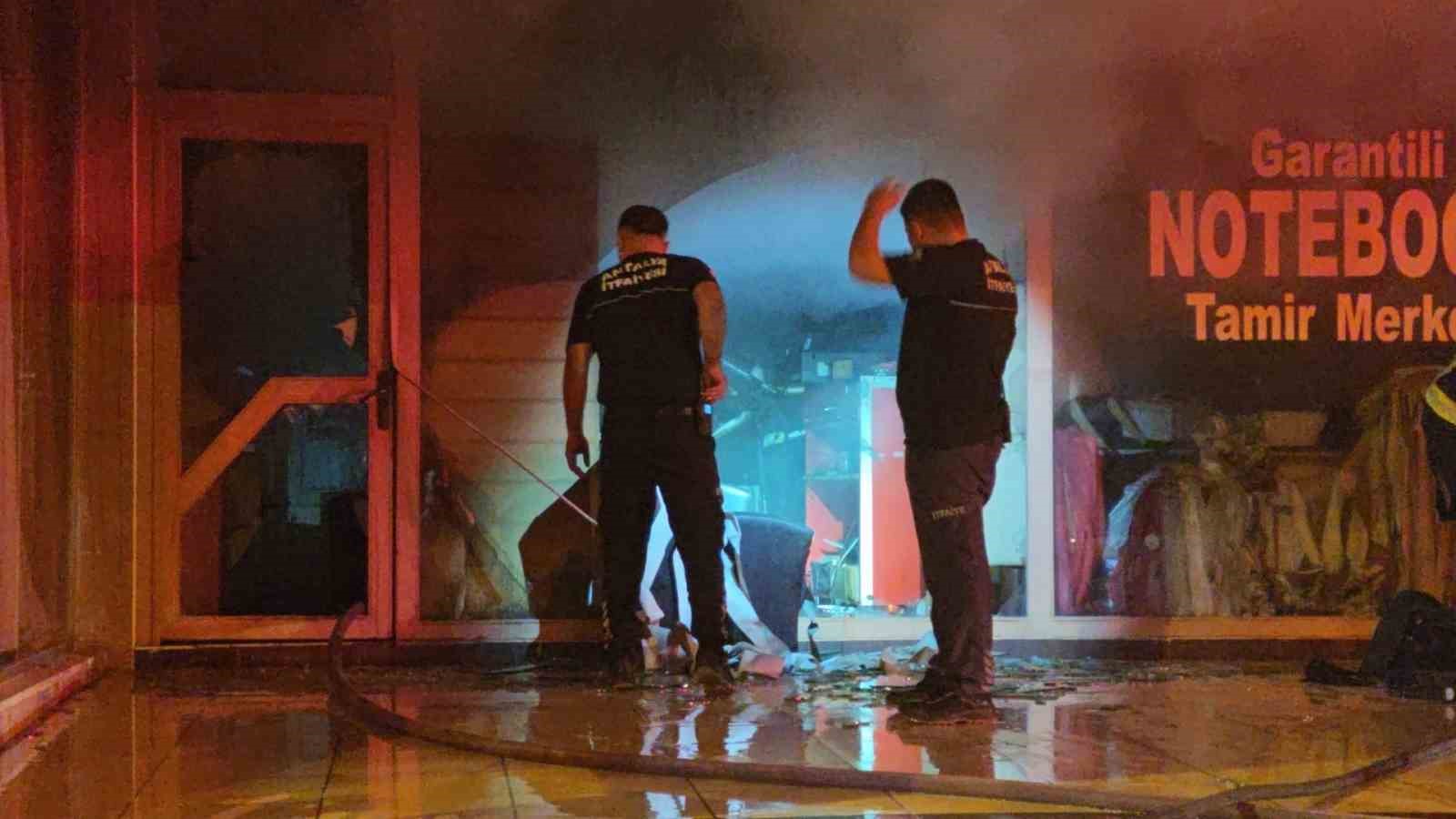 Ekmek teknesinin yandığını görünce gözyaşlarına boğuldu 4 ekmek teknesinin yandigini gorunce gozyaslarina boguldu 0 kYv8rmK9