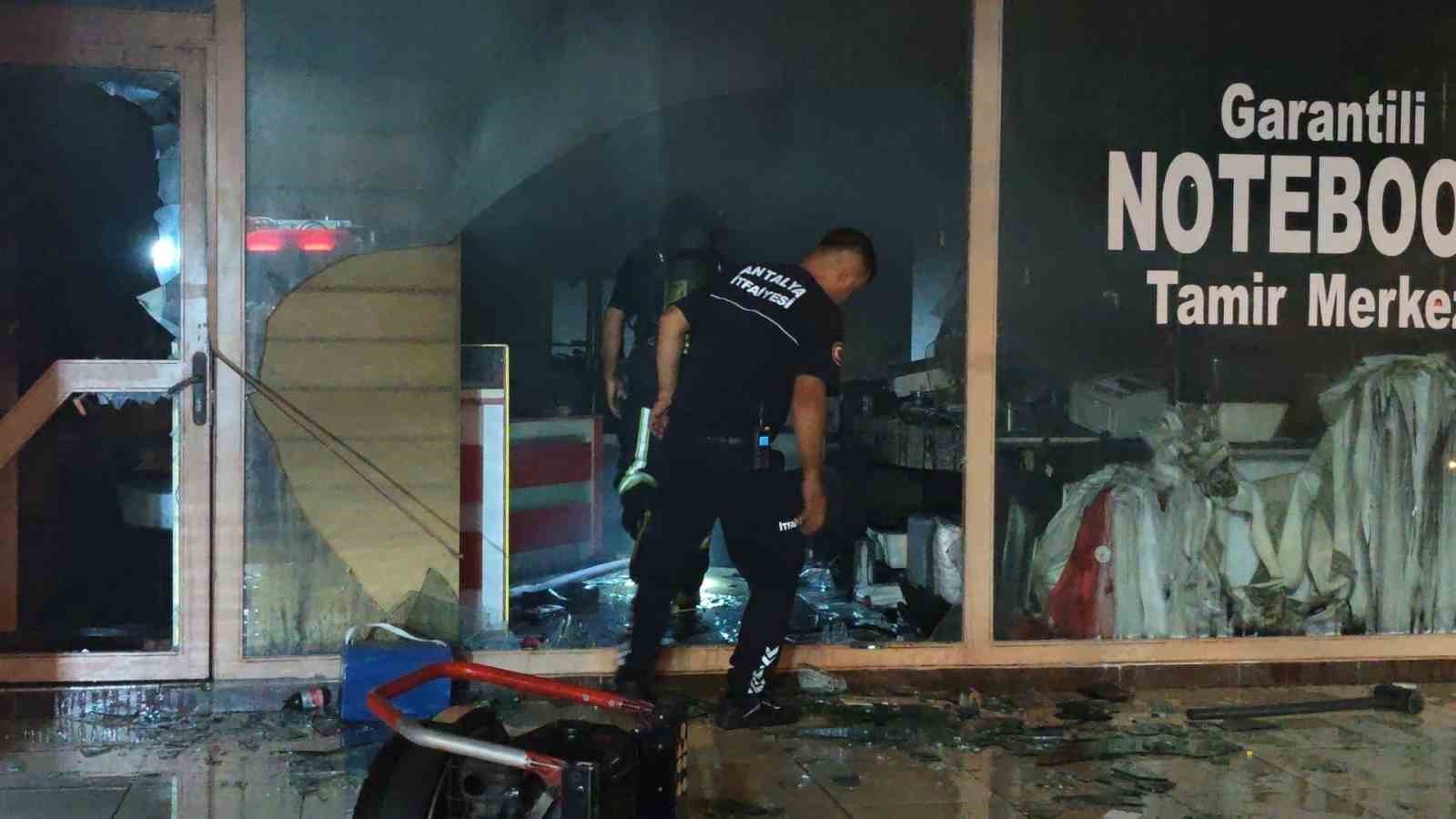 Ekmek teknesinin yandığını görünce gözyaşlarına boğuldu 10 ekmek teknesinin yandigini gorunce gozyaslarina boguldu 6 CMeCTlIq
