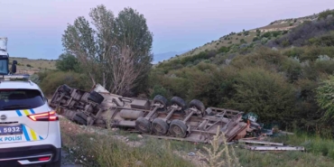 ekmek-yuklu-tir-sarampole-devrildi-9B6UAyGC.jpg