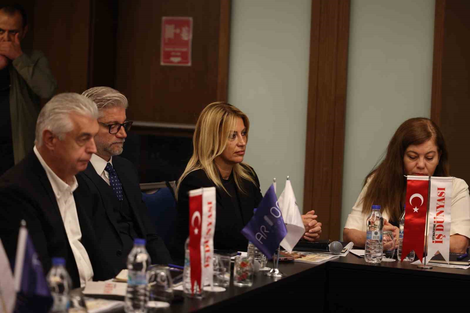 Ekonomiye Yön Verenler Zirvesi Kayseri’de yoğun katılımla gerçekleştirildi 6 ekonomiye yon verenler zirvesi kayseride yogun katilimla gerceklestirildi 2 s3wGMeyM