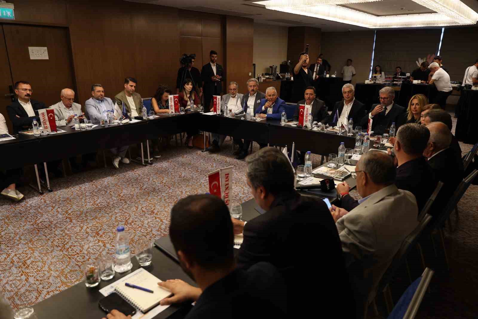 Ekonomiye Yön Verenler Zirvesi Kayseri’de yoğun katılımla gerçekleştirildi 9 ekonomiye yon verenler zirvesi kayseride yogun katilimla gerceklestirildi 5