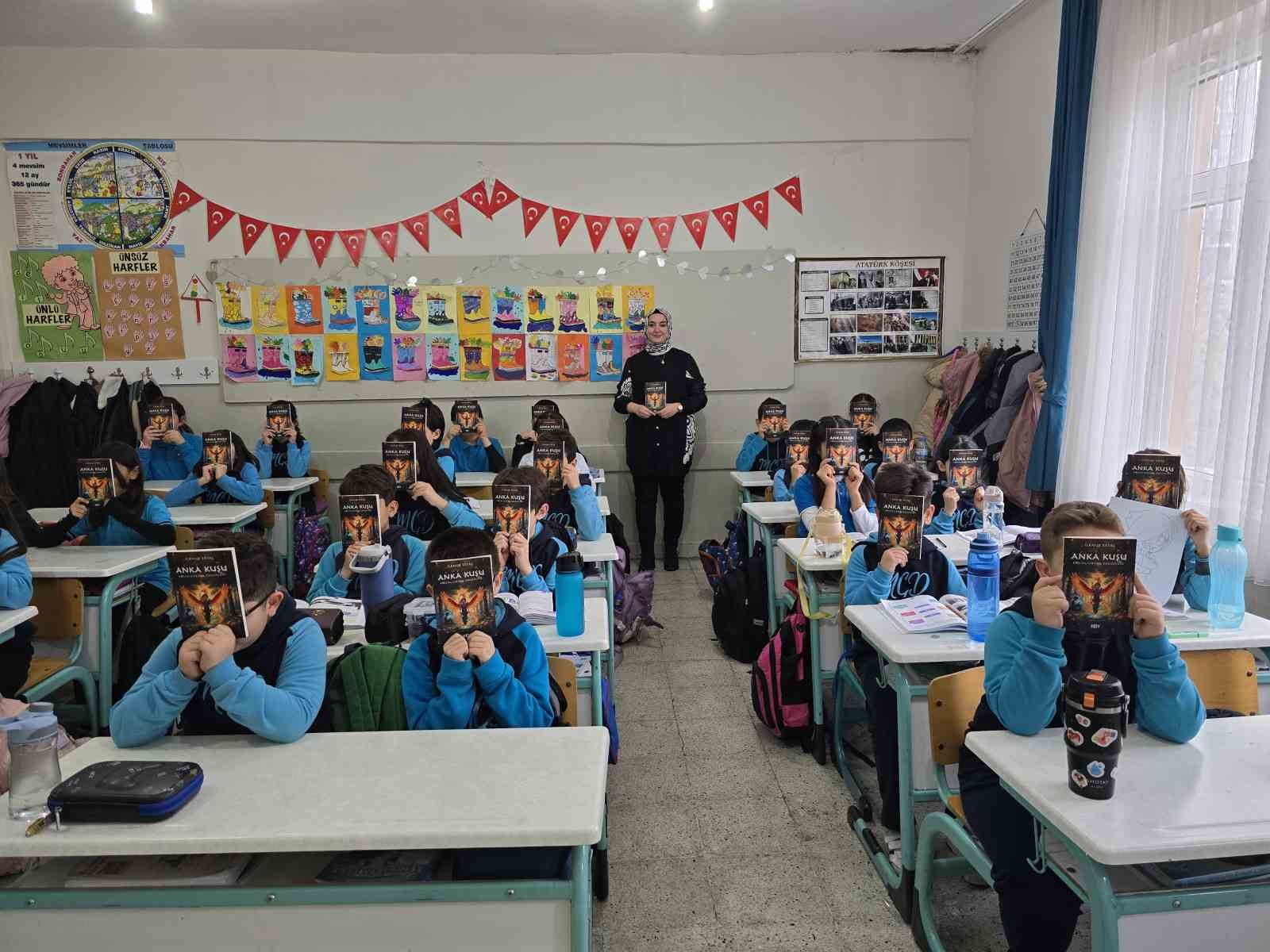 Ekran bağımlılığı haberinin etkisinde kaldı, kitap yazarak öğrencilerine yol gösterdi 8 ekran bagimliligi haberinin etkisinde kaldi kitap yazarak ogrencilerine yol gosterdi 4