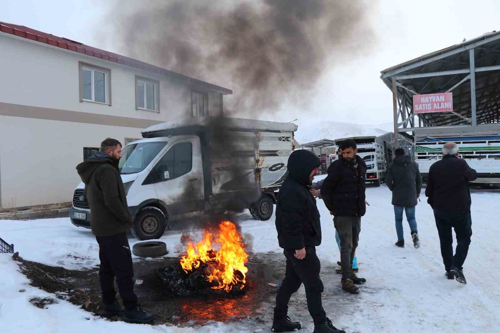 eksi 15de hayvan pazari kuruldu 5 H51NW5D3