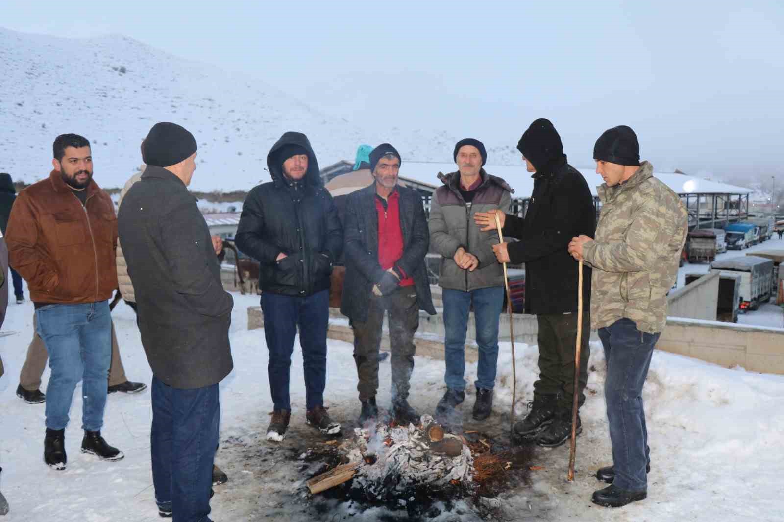 eksi 15de hayvan pazari kuruldu 6 HrKKCuyz