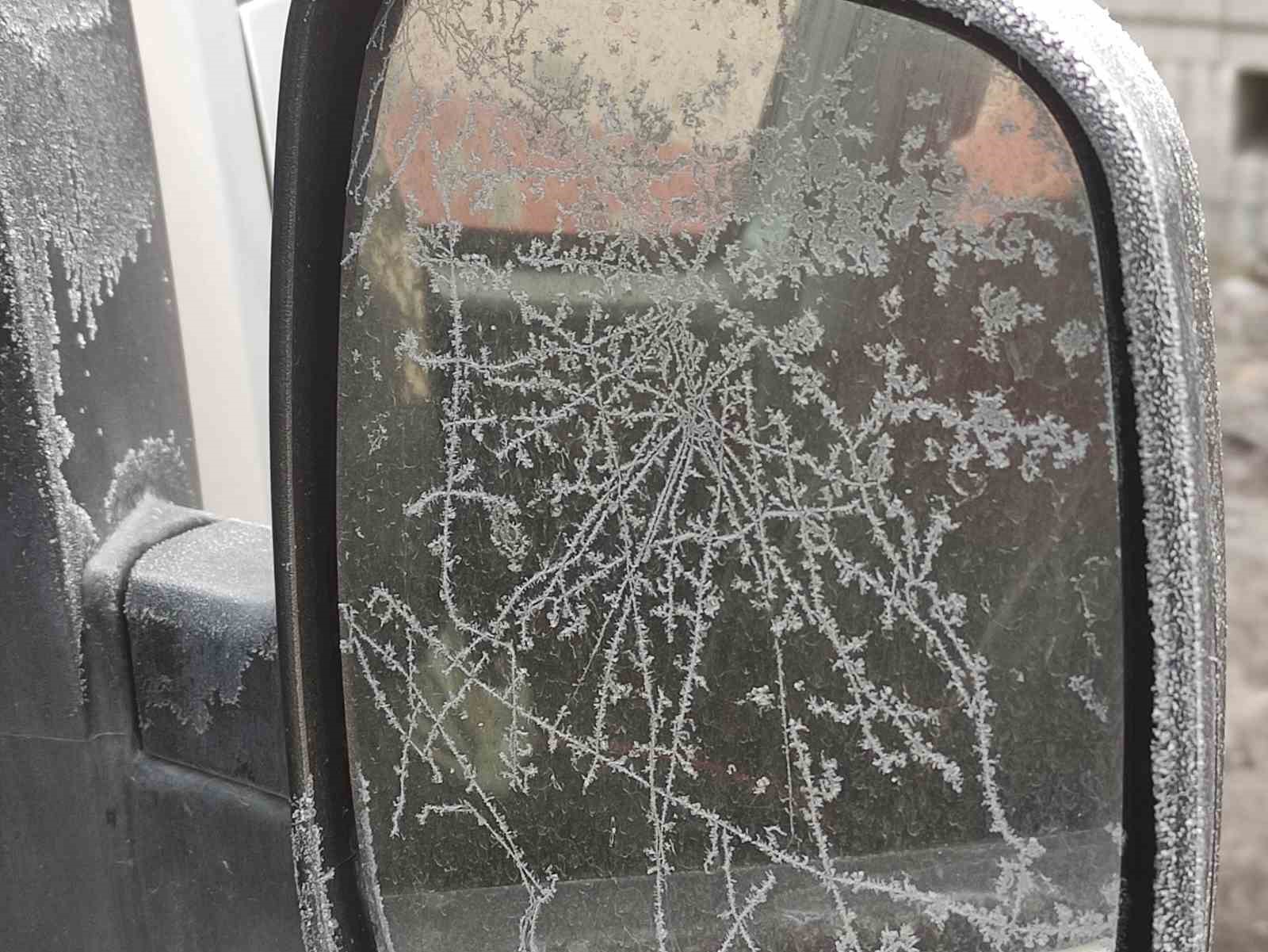 eksi 17 dereceyi goren kentte arac camlari buz tuttu 0 a2bvZ7rI