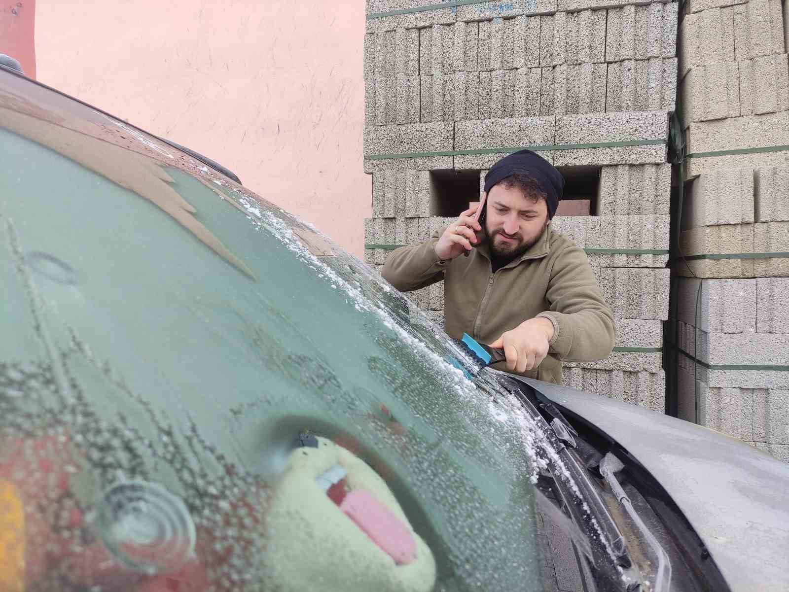 eksi 17 dereceyi goren kentte arac camlari buz tuttu 2 jX627eEn
