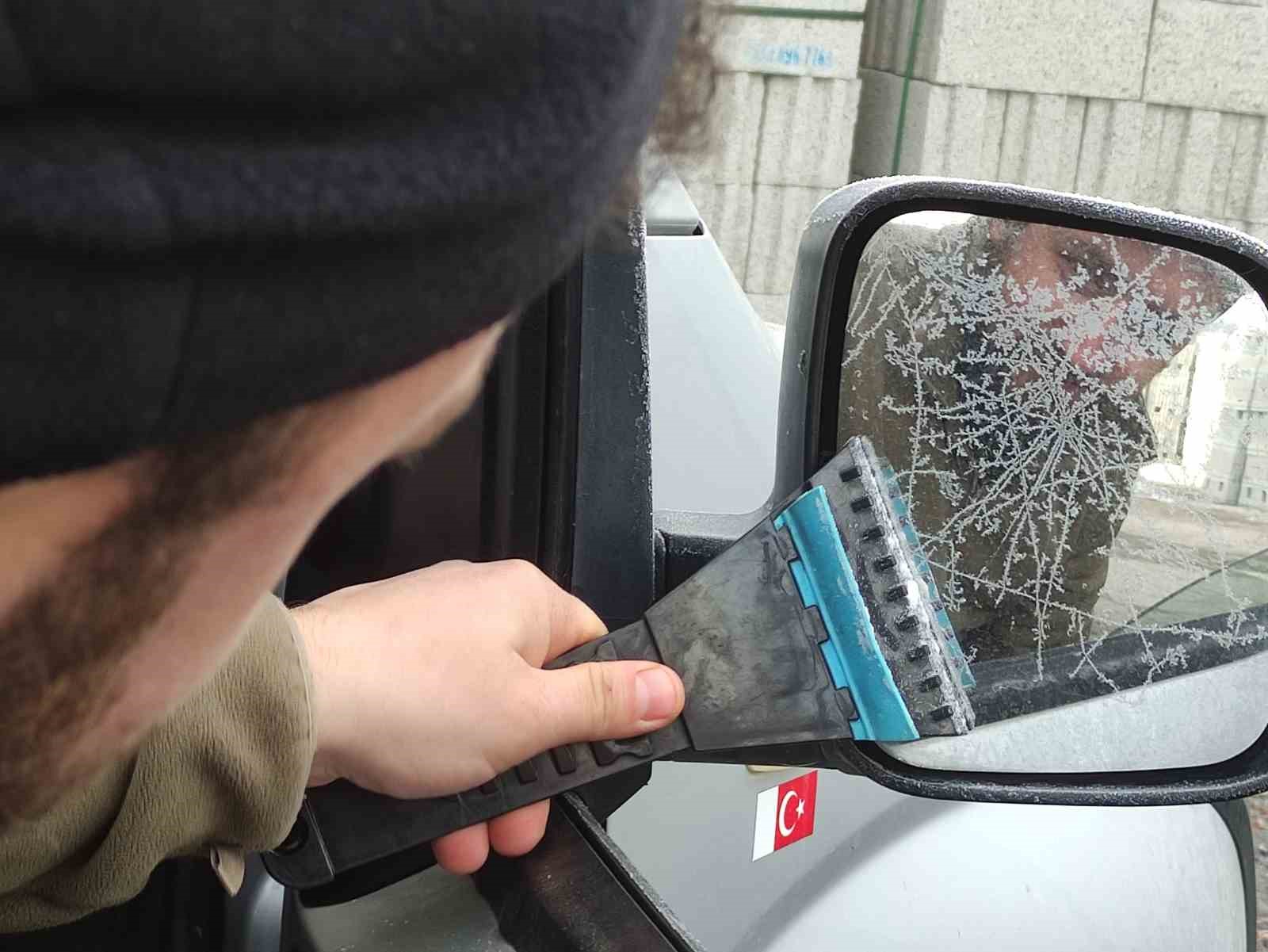 eksi 17 dereceyi goren kentte arac camlari buz tuttu 6 69QNYF2P