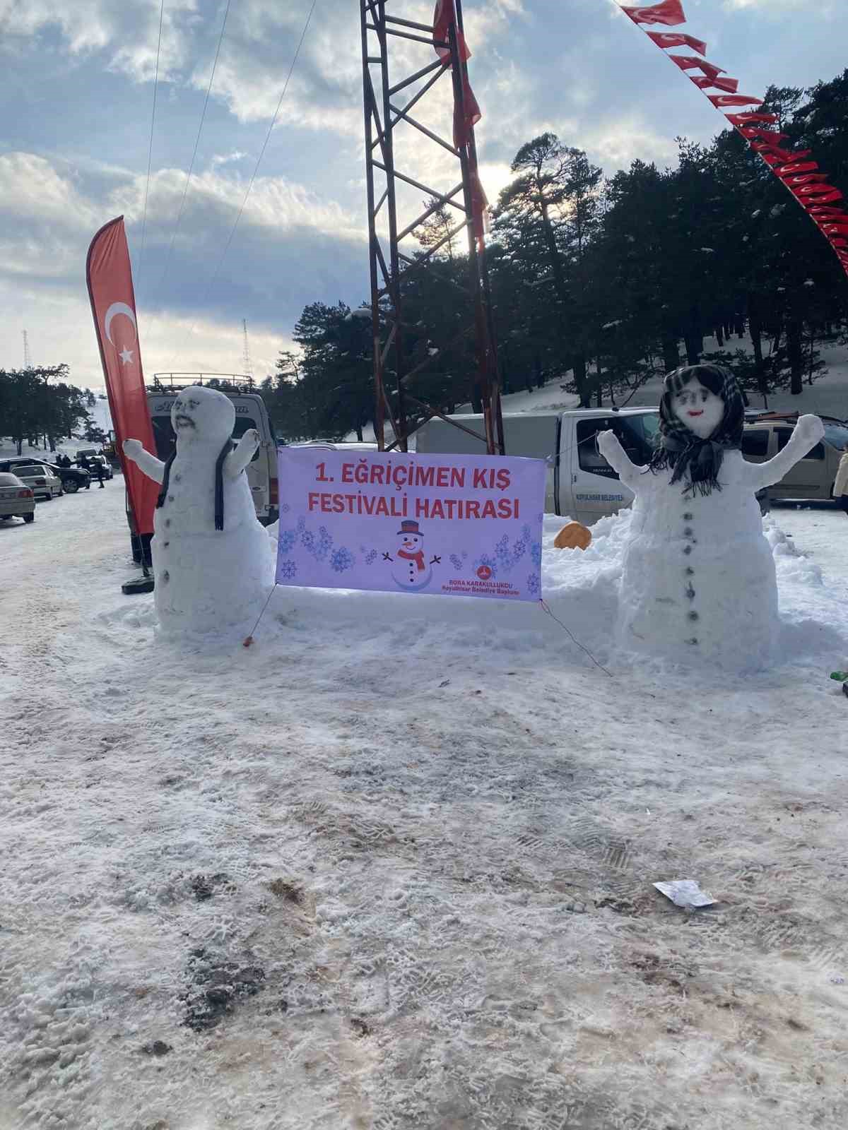 ekskavatorle kizak yapip soguk havada halaylarla isindilar 5 8vgqBfDq