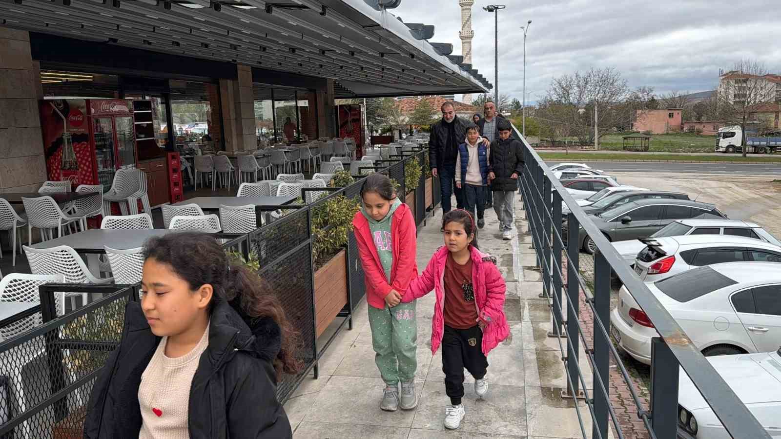 El arabasından eğlence merkezine: Çocuklara bayram hediyesi 6 el arabasindan eglence merkezine cocuklara bayram hediyesi 2 1lM2INft