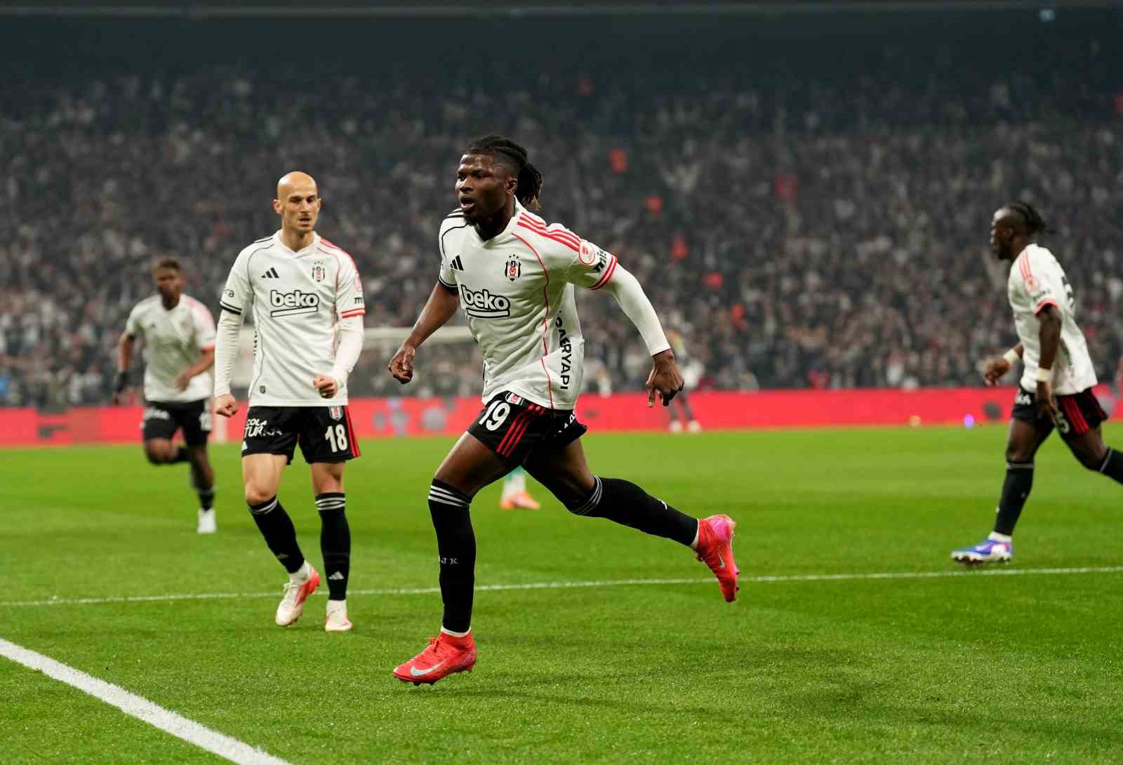 El Bilal Toure 3 ay sonra golle tanıştı 4 el bilal toure 3 ay sonra golle tanisti 0 uYUJS3EY
