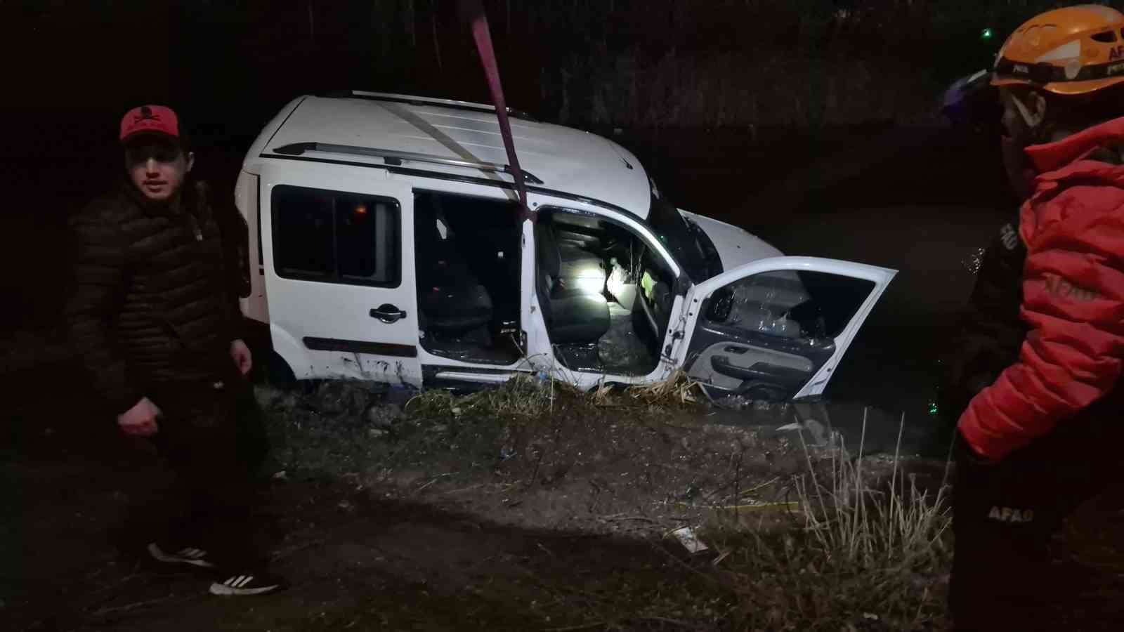 el freni cekilemeyen arac dustugu porsuk cayindan 4 saat sonra cikarildi 4 eVaBNRrU