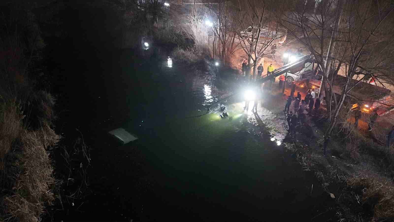 el freni cekilemeyen arac dustugu porsuk cayindan 4 saat sonra cikarildi 9 sJ4VVLpM