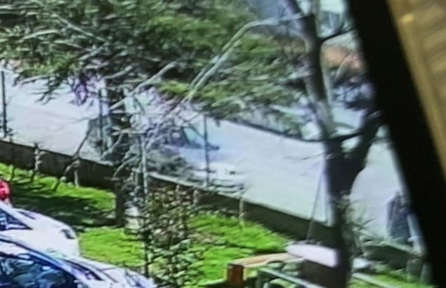 El freni çekilmeyen otomobil faciaya sebep oldu: 1 ölü, 2 ağır yaralı 5 el freni cekilmeyen otomobil faciaya sebep oldu 1 olu 2 agir yarali 1