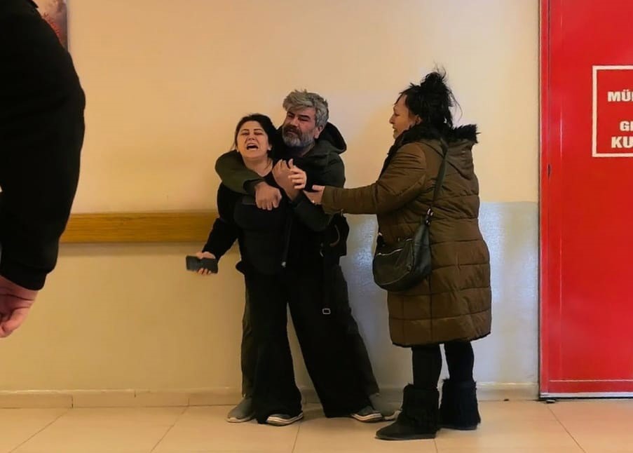 El freni çekilmeyen otomobil faciaya sebep oldu: 1 ölü, 2 ağır yaralı 6 el freni cekilmeyen otomobil faciaya sebep oldu 1 olu 2 agir yarali 2 9pwlvrOs