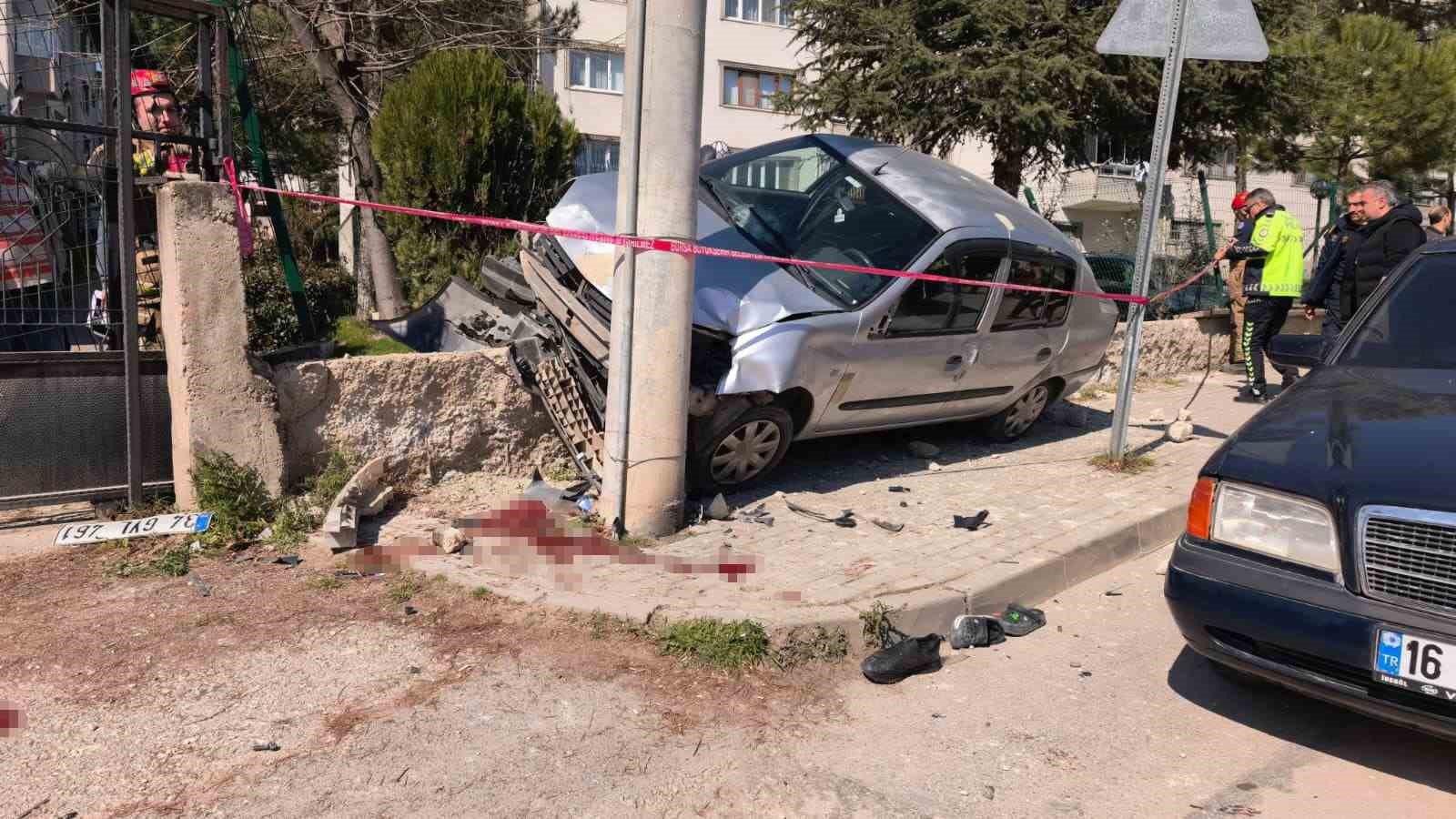 El freni çekilmeyen otomobil faciaya sebep oldu: 1 ölü, 2 ağır yaralı 7 el freni cekilmeyen otomobil faciaya sebep oldu 1 olu 2 agir yarali 3 Cs8iRSIh
