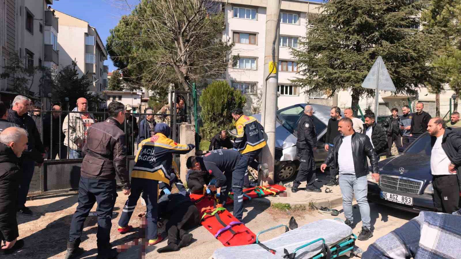 El freni çekilmeyen otomobil faciaya sebep oldu: 1 ölü, 2 ağır yaralı 9 el freni cekilmeyen otomobil faciaya sebep oldu 1 olu 2 agir yarali 5 5Yw4JAFV