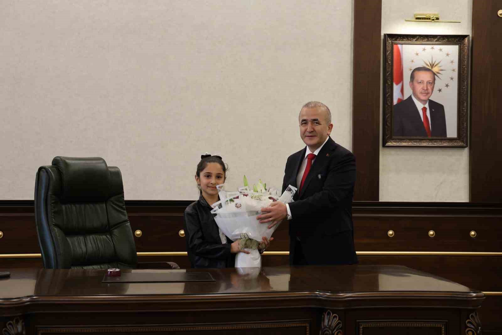 elazig da 23 nisan kutlamalari 8 T1n2WFnM