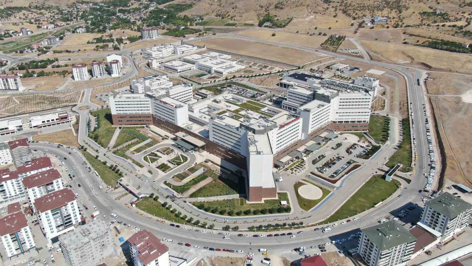 elazig fethi sekin sehir hastanesinde 1 yilda 2 milyon 810 bin hasta tedavi edildi