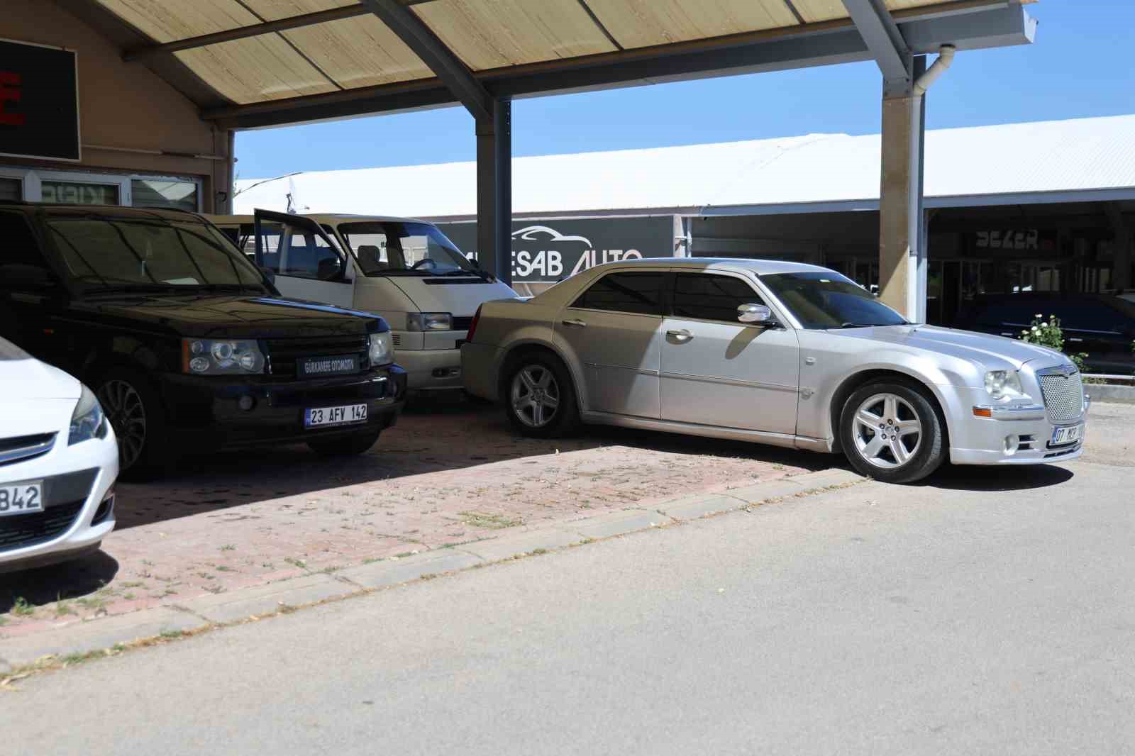 Elazığ Galericiler Sitesi Başkanı Yıldırım: "Eskiden araçlar ticari amaçla alınırdı şimdi ise ihtiyaçtan dolayı alınıyor" 4 elazig galericiler sitesi baskani yildirim eskiden araclar ticari amacla alinirdi simdi ise ihtiyactan dolayi UfNREOYf