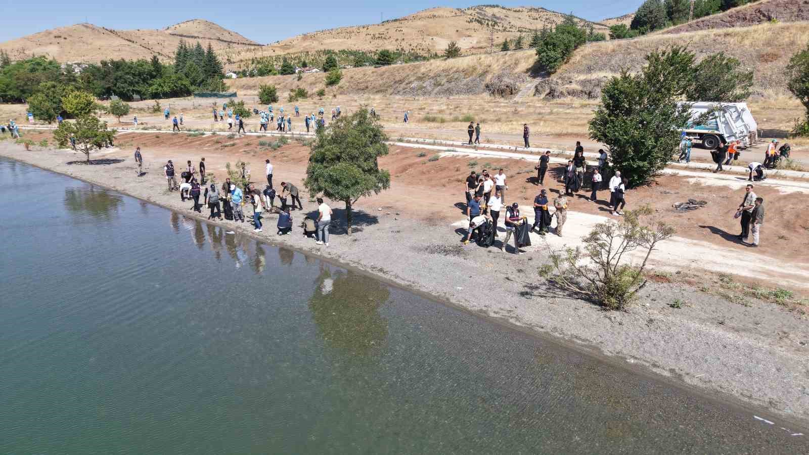 Elazığ Hazar Gölü çevresinde temizlik çalışması 5 elazig hazar golu cevresinde temizlik calismasi 1 EKsILuVi