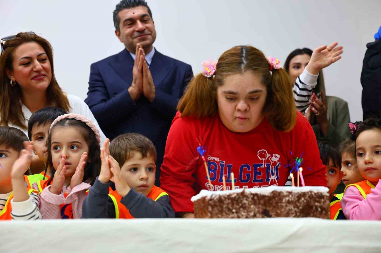 Elazığ Hipodromu’nda öğrenciler tekerlekli sandalye, görme ve işitme engeline yönelik parkurları deneyimledi 6 elazig hipodromunda ogrenciler tekerlekli sandalye gorme ve isitme engeline yonelik parkurlari deneyimledi 2 tVHjAzRY