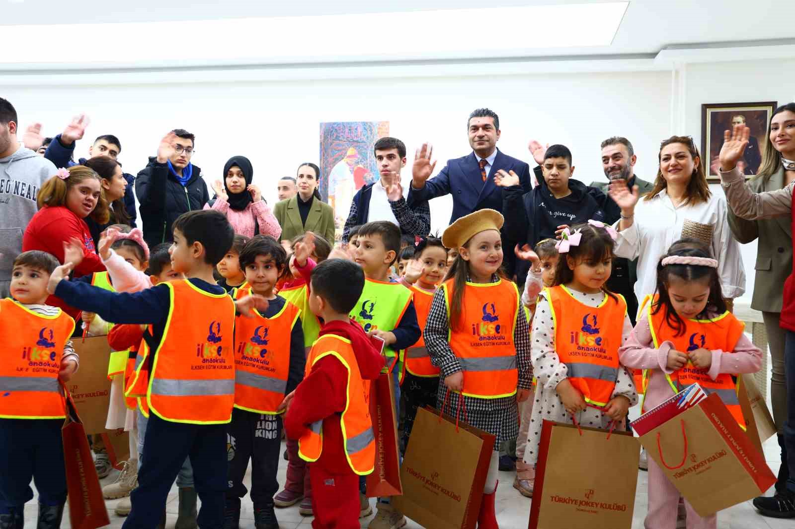 Elazığ Hipodromu’nda öğrenciler tekerlekli sandalye, görme ve işitme engeline yönelik parkurları deneyimledi 9 elazig hipodromunda ogrenciler tekerlekli sandalye gorme ve isitme engeline yonelik parkurlari deneyimledi 5 6XAAVG5H
