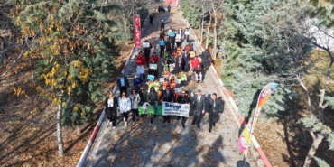 elazig-hipodromunda-ogrenciler-tekerlekli-sandalye-gorme-ve-isitme-engeline-yonelik-parkurlari-deneyimledi-cjmb44fg.jpg