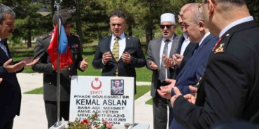 elazig-il-protokolunden-kurban-bayrami-oncesi-sehitliklere-anlamli-ziyaret-RPfUzTO6.jpg