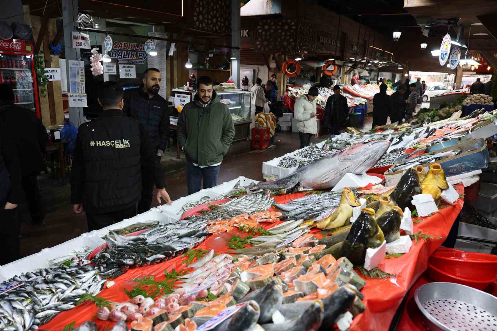 elazig kapali carsida 85 kiloluk orkinos tezgaha indi 3 qdltUs7p