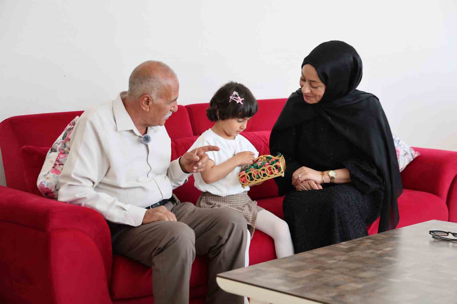 elazig seferber oldu minik zeynep ve dedesi yeni evlerine kavustu 3 csWVund4
