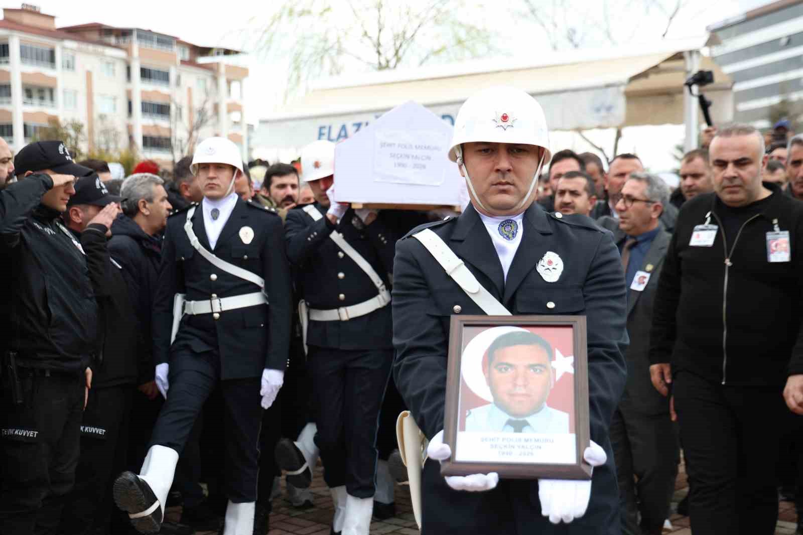 elazig sehidini son yolculuguna ugurladi 10 OwRNwBzq
