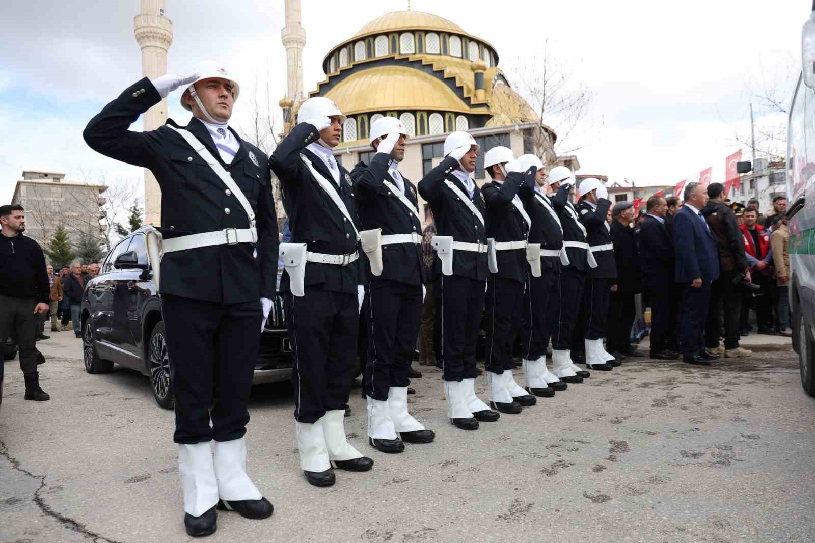 elazig sehidini son yolculuguna ugurladi 12 S9pdImKg