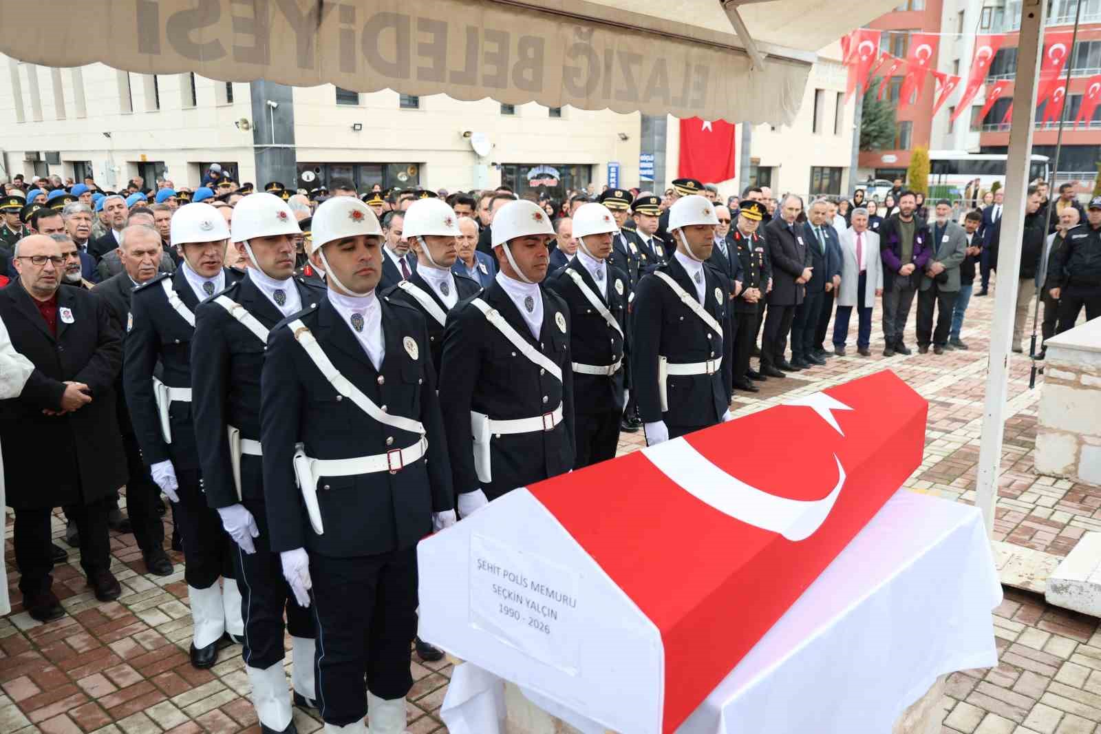 elazig sehidini son yolculuguna ugurladi 9 kOlhVDcR
